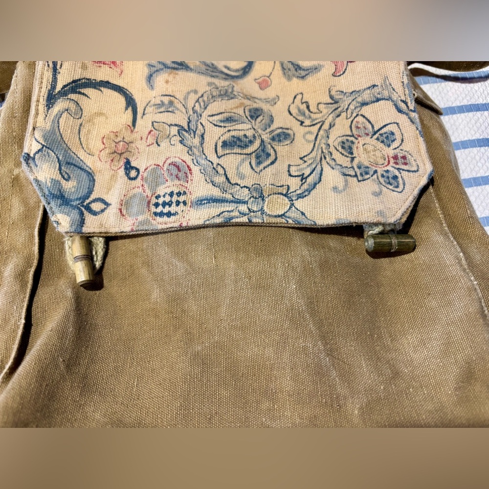 ⭐️Unique Crossbody Convertible Rucksack⭐️ - Picture 2 of 16